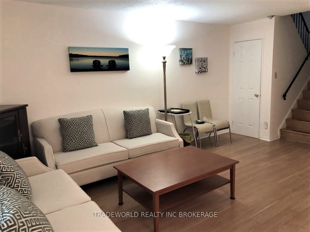 15 Pebble Bywy, #63