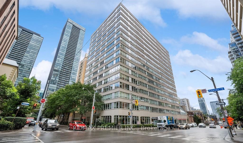 71 Charles St E, #302
