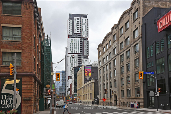 318 Richmond St W, Toronto