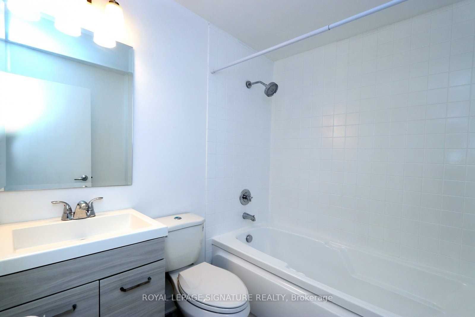 766 King St W, #205