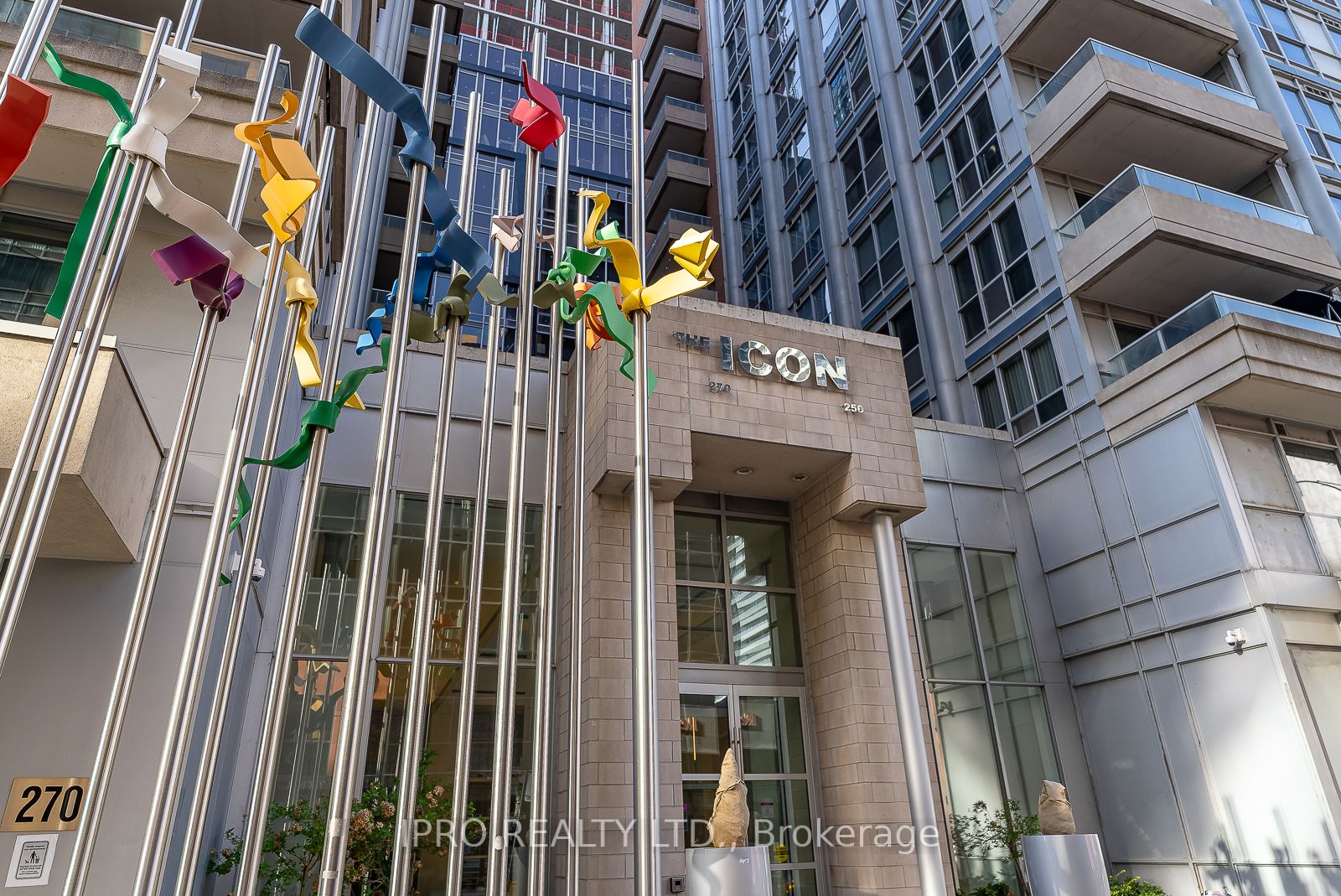 270 Wellington St W, #523