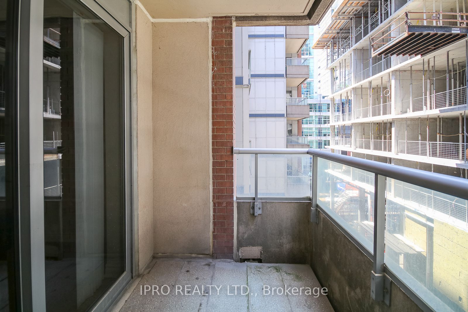 270 Wellington St W, #523