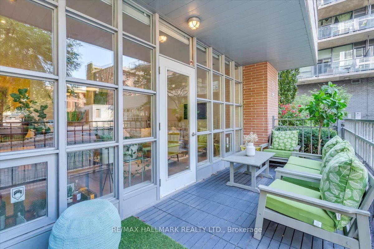 23 Brant St, #102