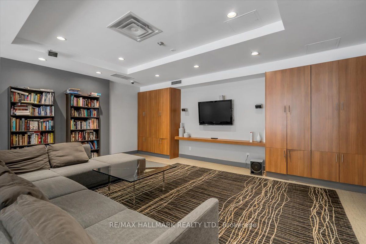 23 Brant St, #102