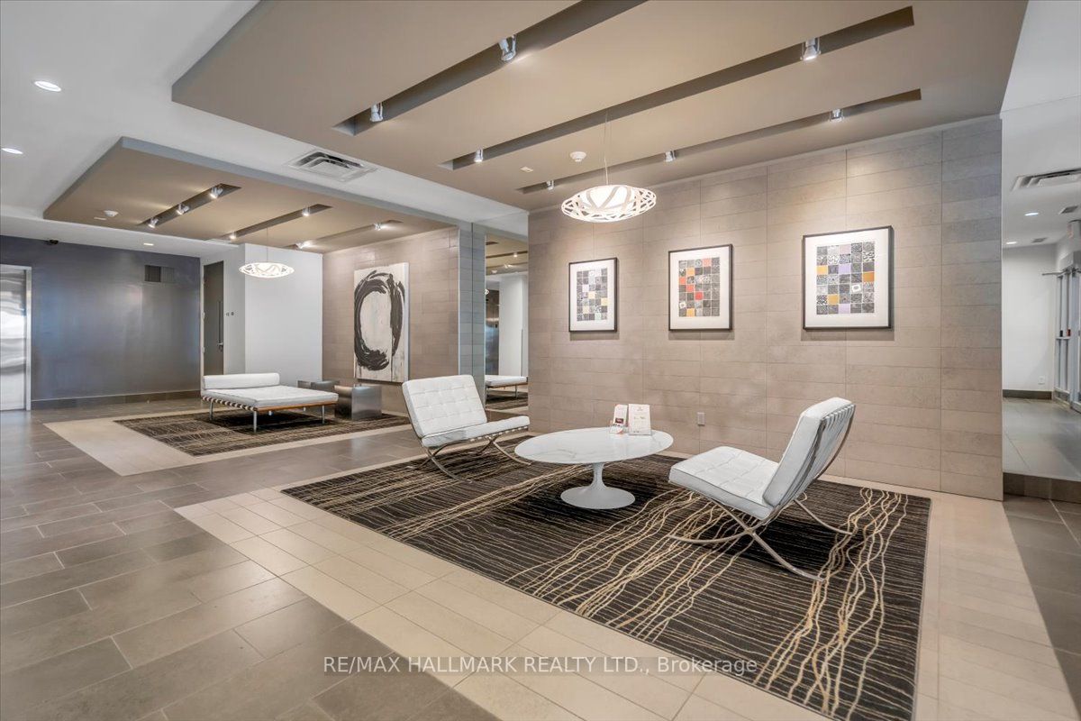 23 Brant St, #102