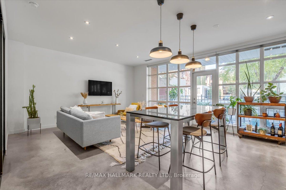 23 Brant St, #102