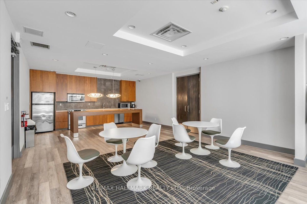 23 Brant St, #102