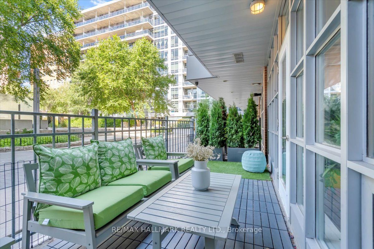 23 Brant St, #102