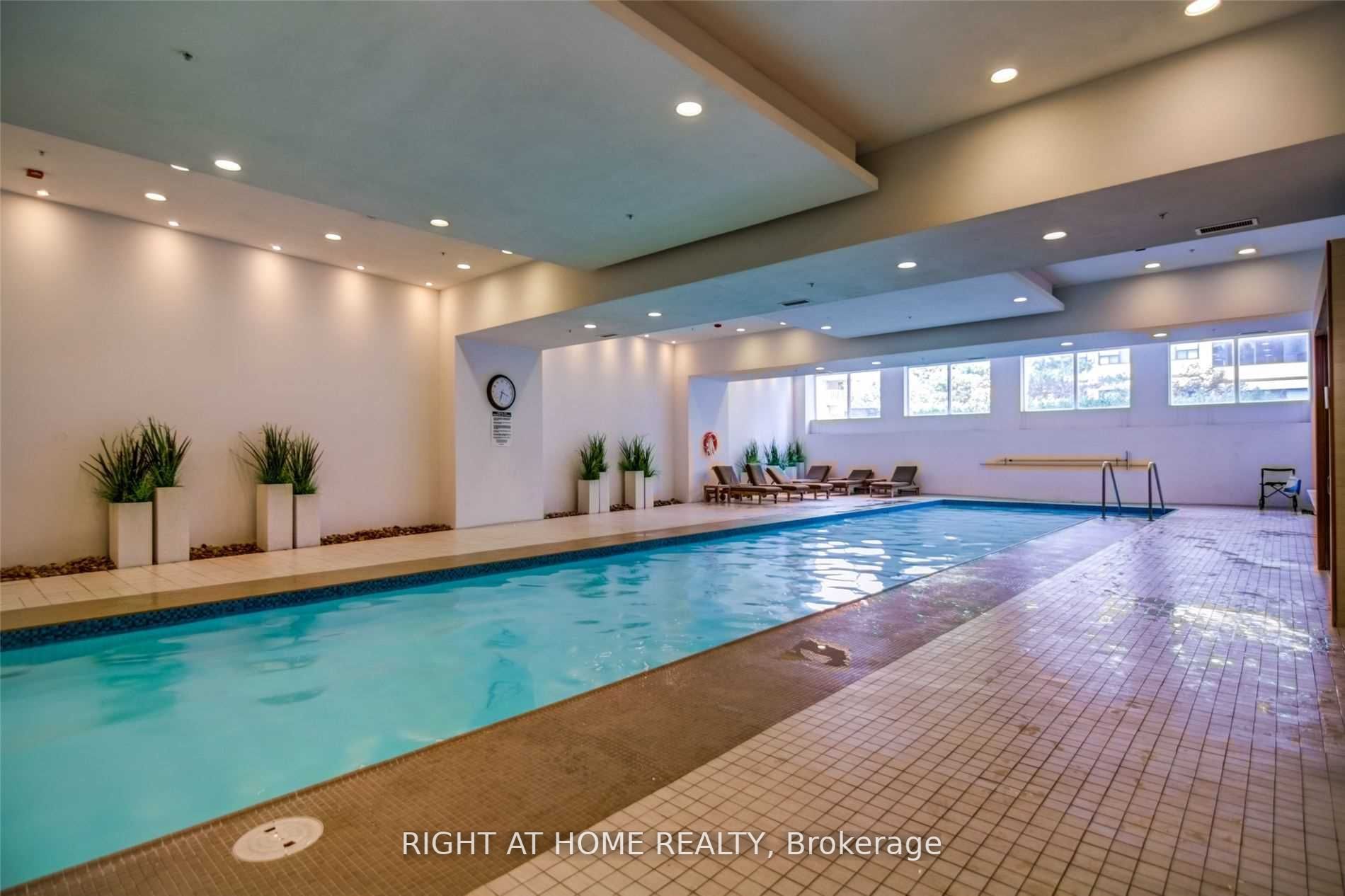 2191 Yonge St, #1802