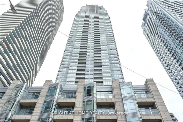 2191 Yonge St
