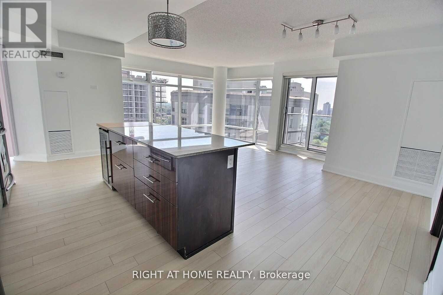 2191 Yonge St, #1802