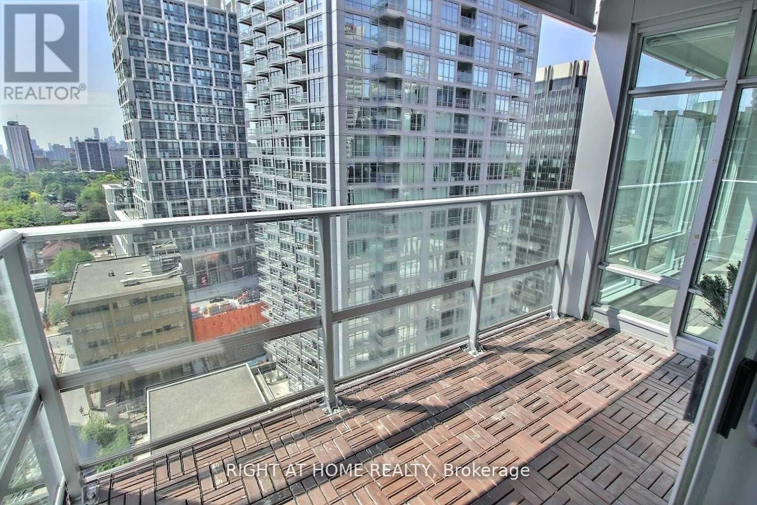 2191 Yonge St, #1802