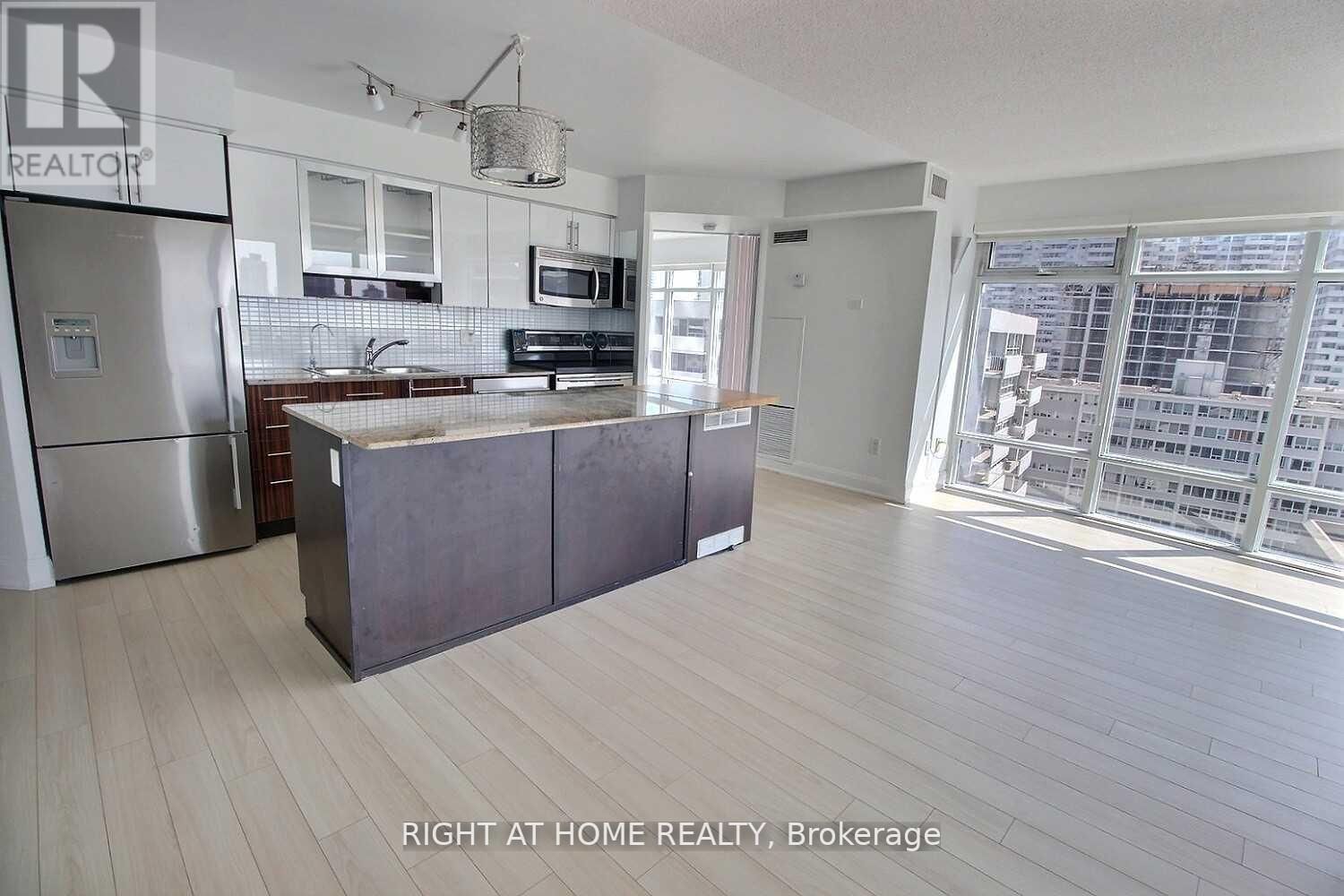 2191 Yonge St, #1802