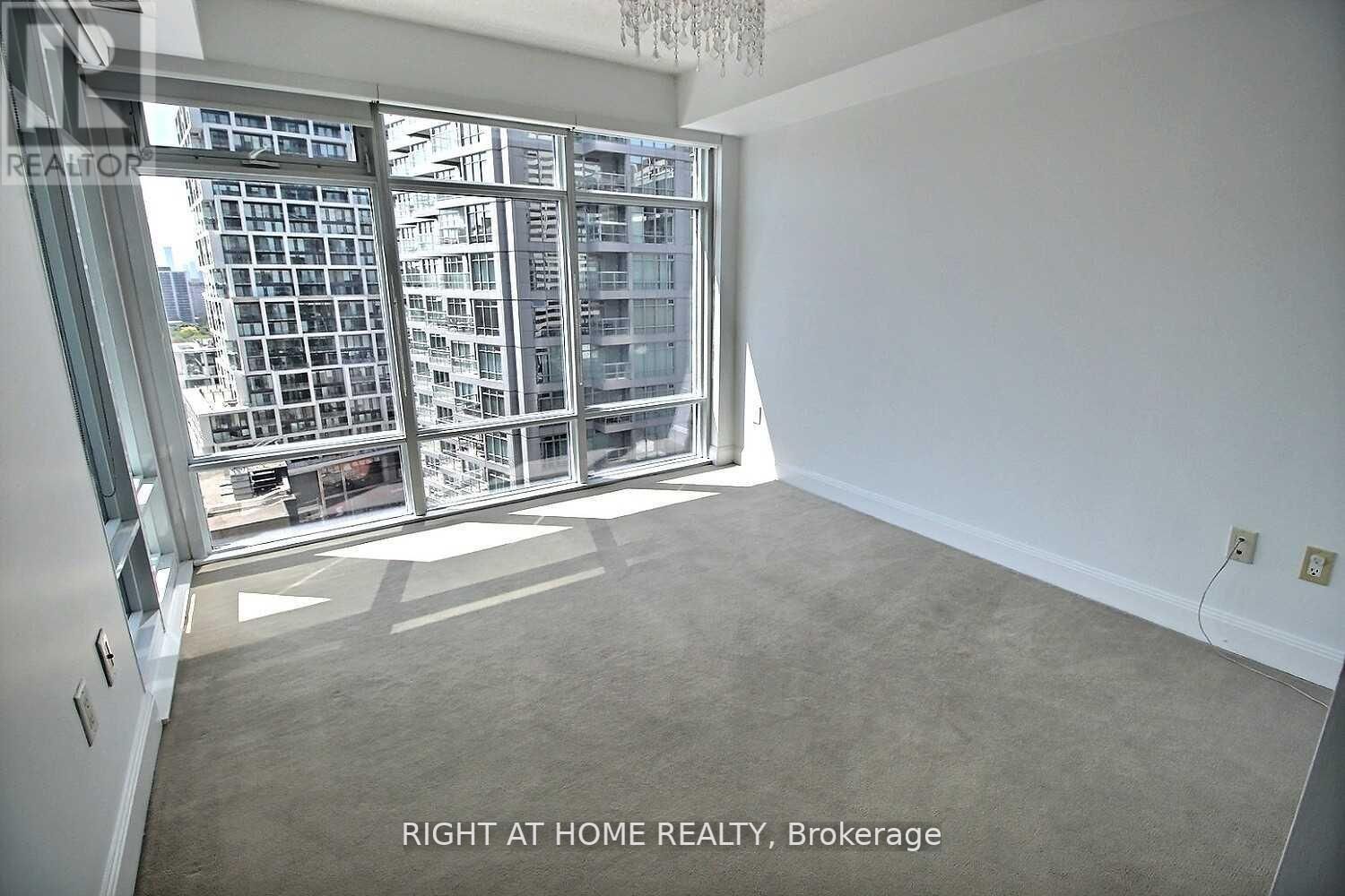 2191 Yonge St, #1802