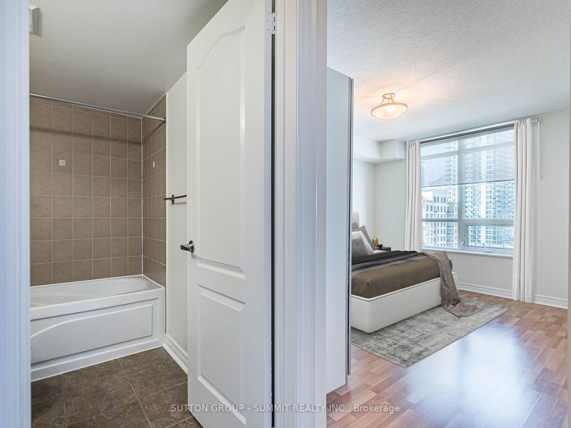 212 Eglinton Ave E, #1704
