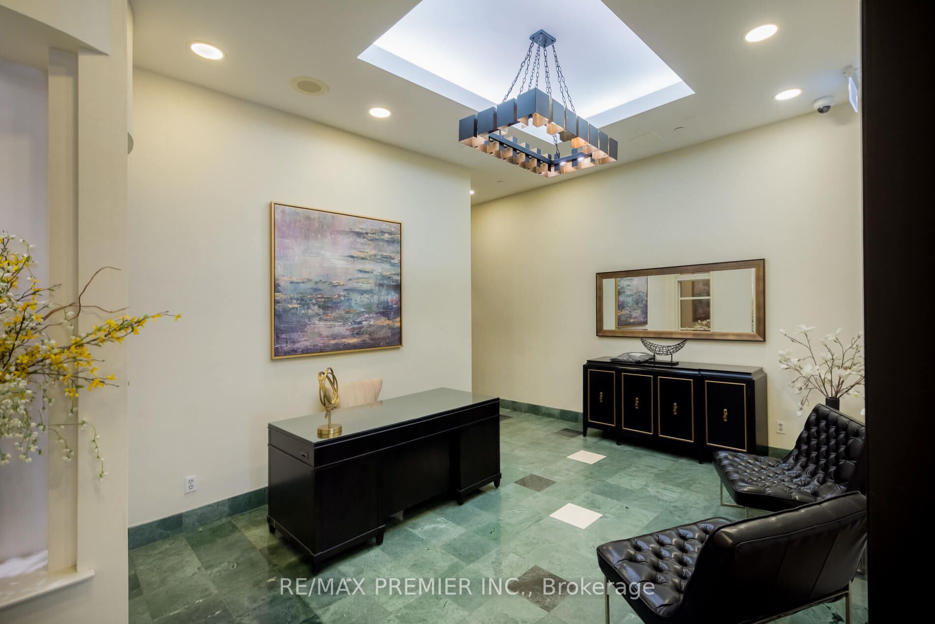 409 Bloor St E, #1003