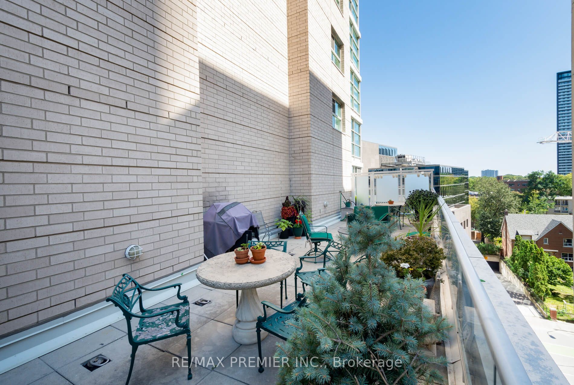 409 Bloor St E, #1003