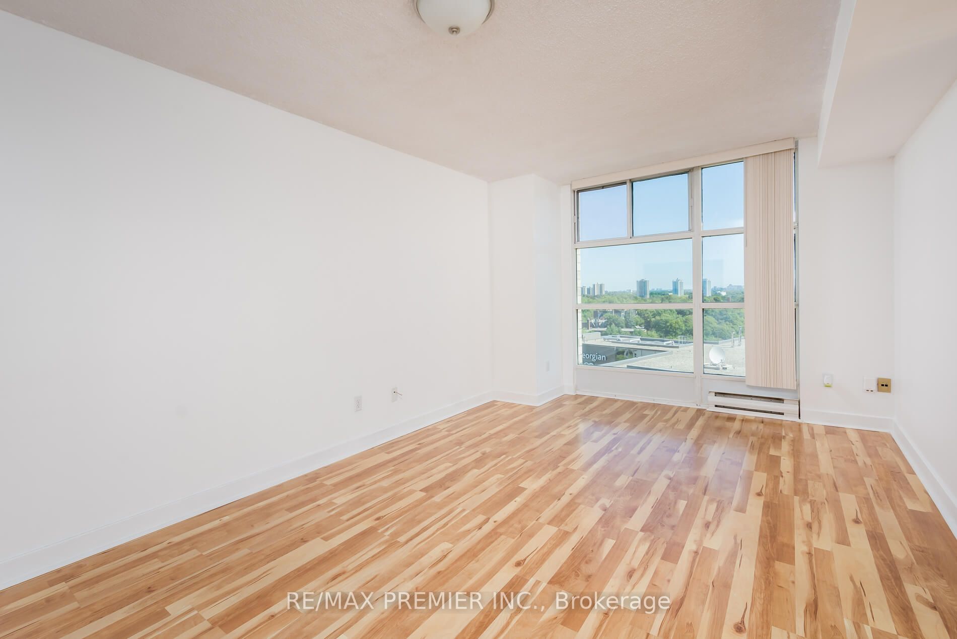 409 Bloor St E, #1003