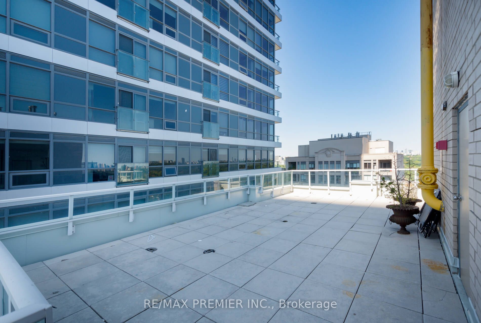 409 Bloor St E, #1003