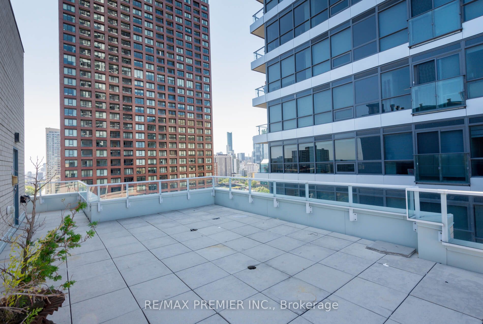 409 Bloor St E, #1003