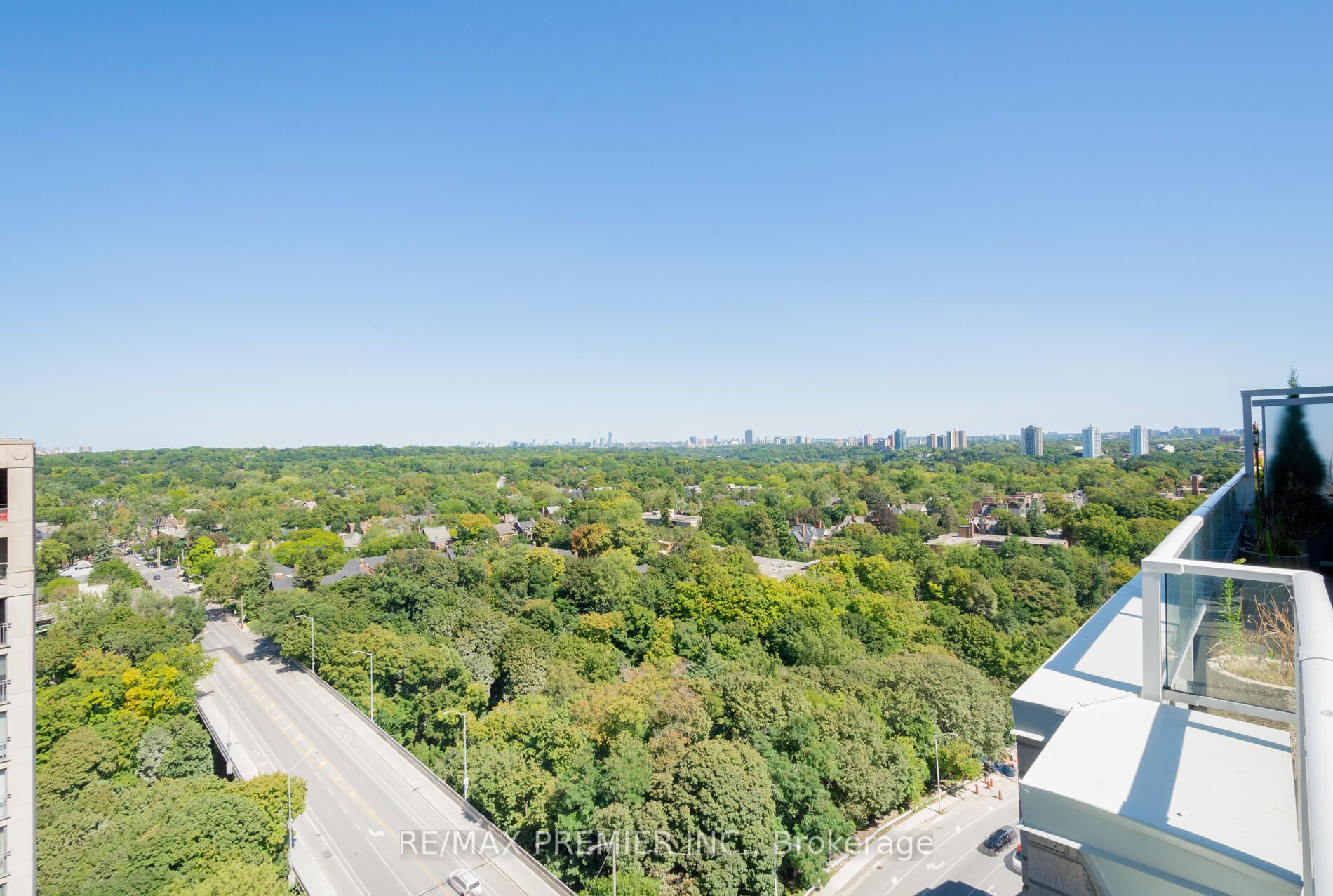 409 Bloor St E, #1003