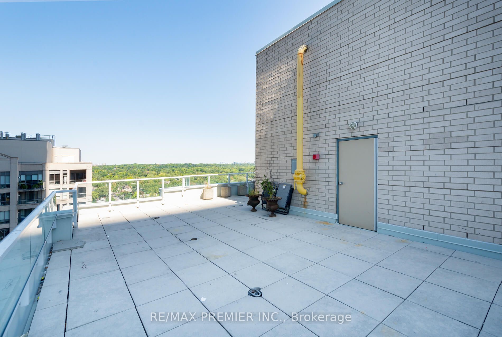 409 Bloor St E, #1003