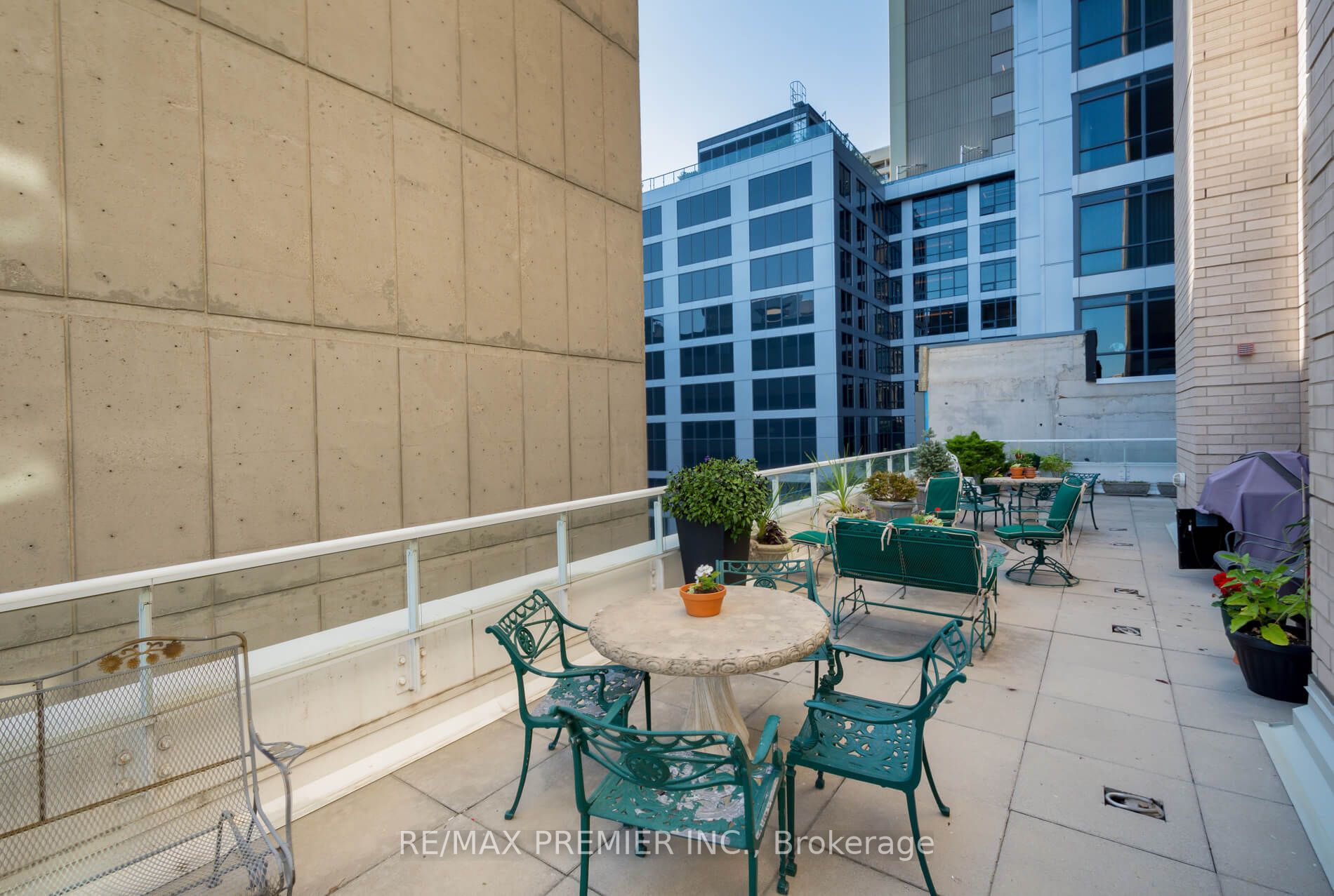 409 Bloor St E, #1003