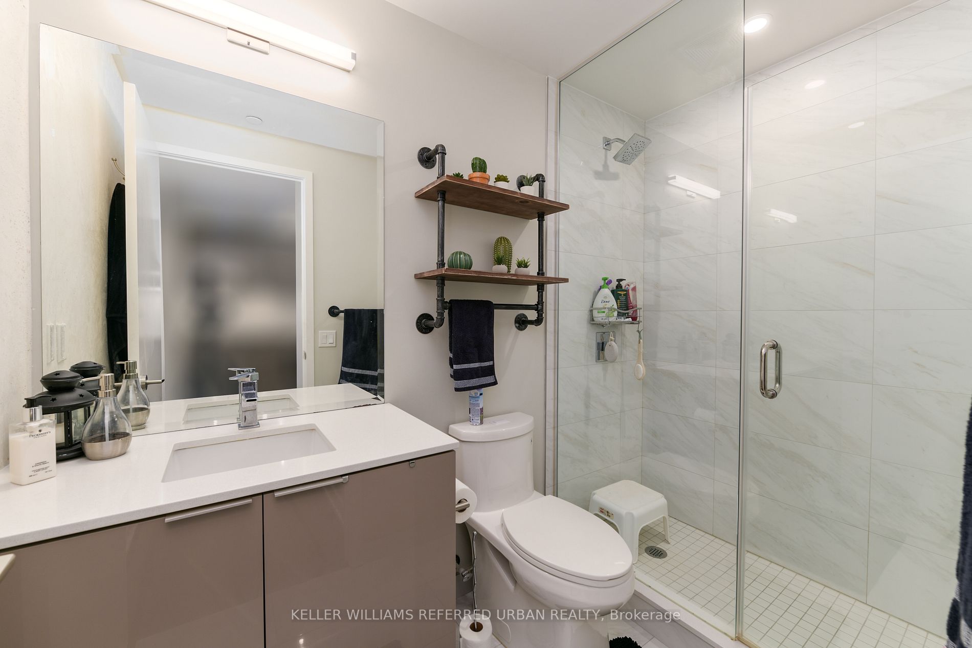 15 Queen's Quay Ave E, #1401