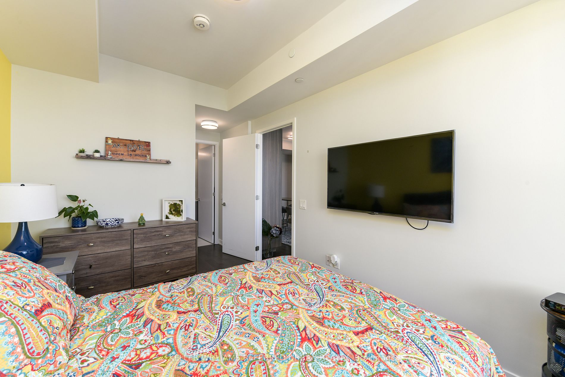 15 Queen's Quay Ave E, #1401