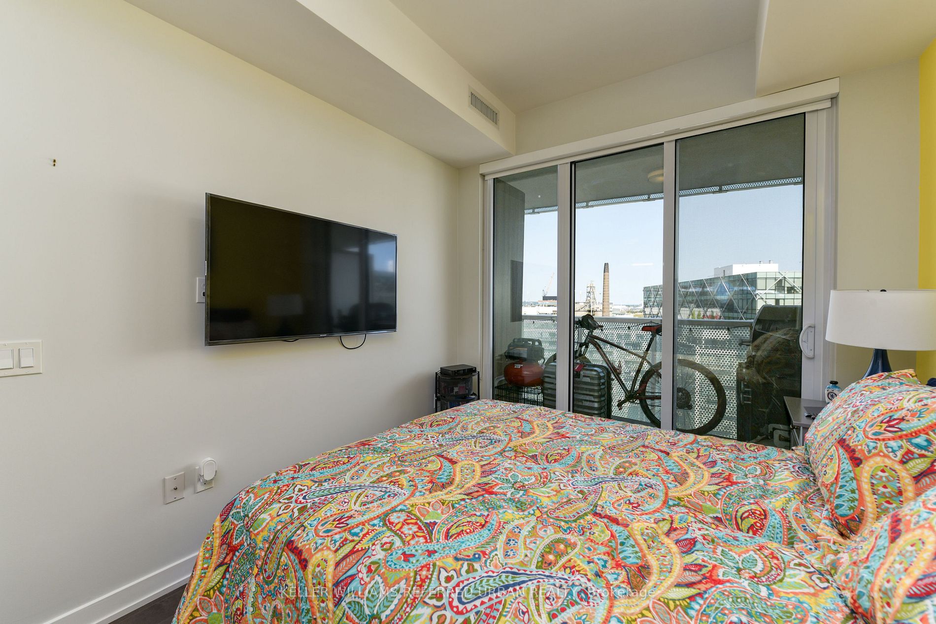 15 Queen's Quay Ave E, #1401