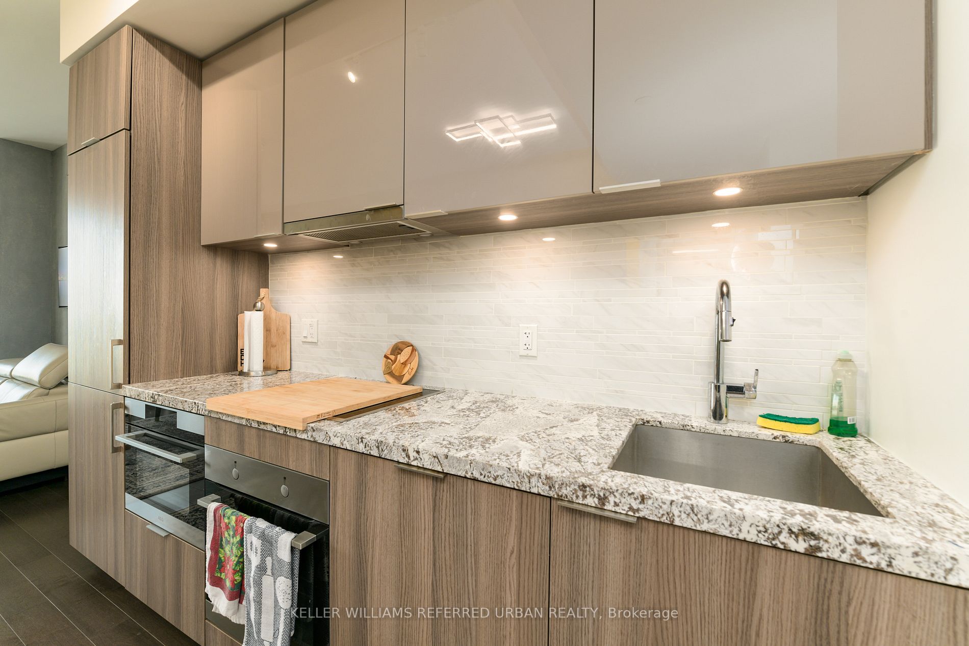15 Queen's Quay Ave E, #1401
