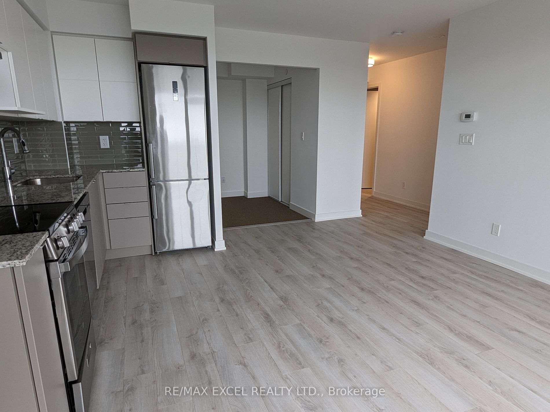 120 Varna Dr, #907
