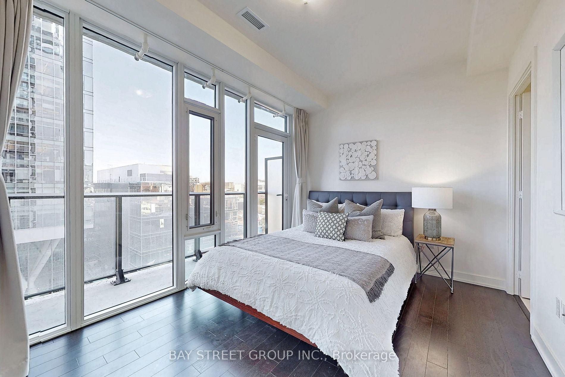 330 Richmond St, #1103