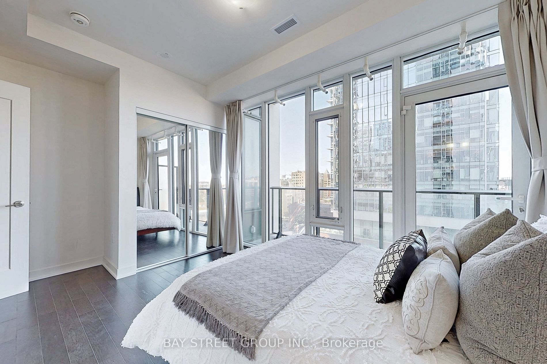 330 Richmond St, #1103