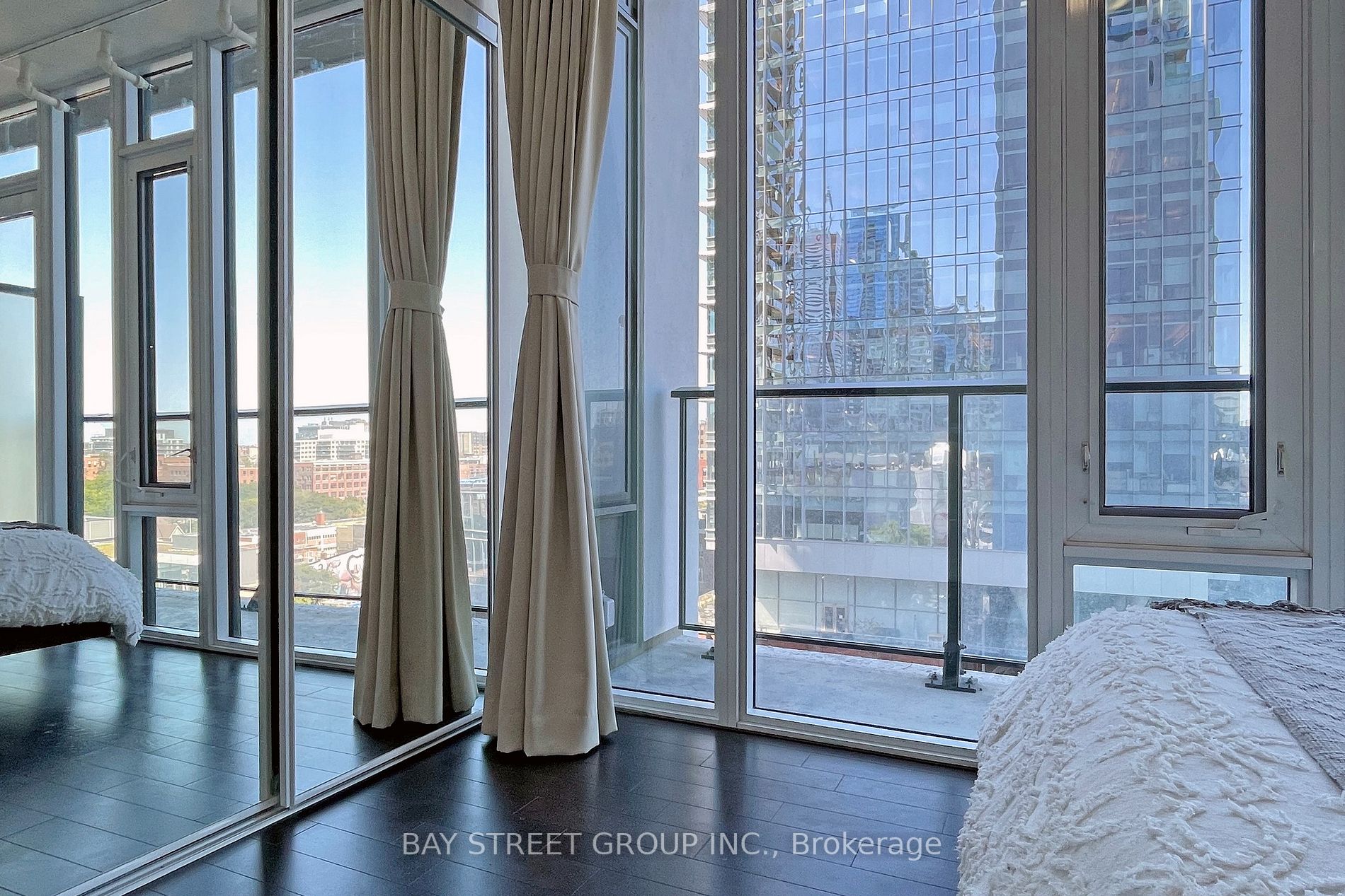 330 Richmond St, #1103