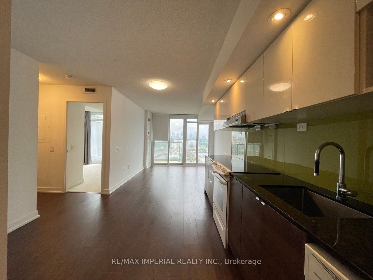 121 Mcmahon Dr, #1506