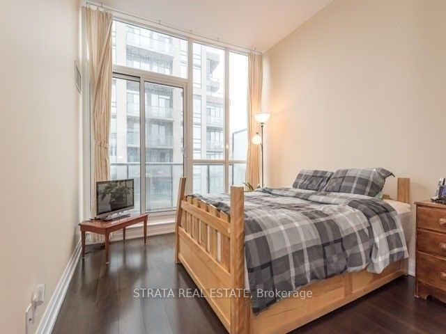 530 St Clair Ave, #Ph04