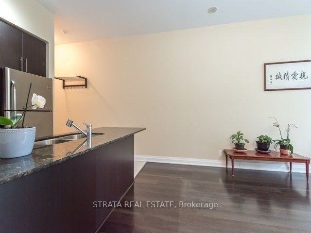 530 St Clair Ave, #Ph04