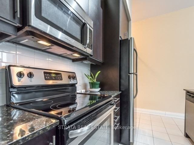 530 St Clair Ave, #Ph04