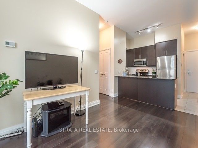 530 St Clair Ave, #Ph04