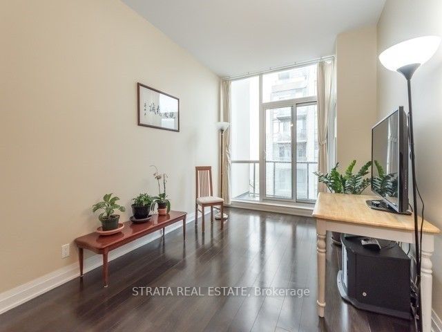 530 St Clair Ave, #Ph04