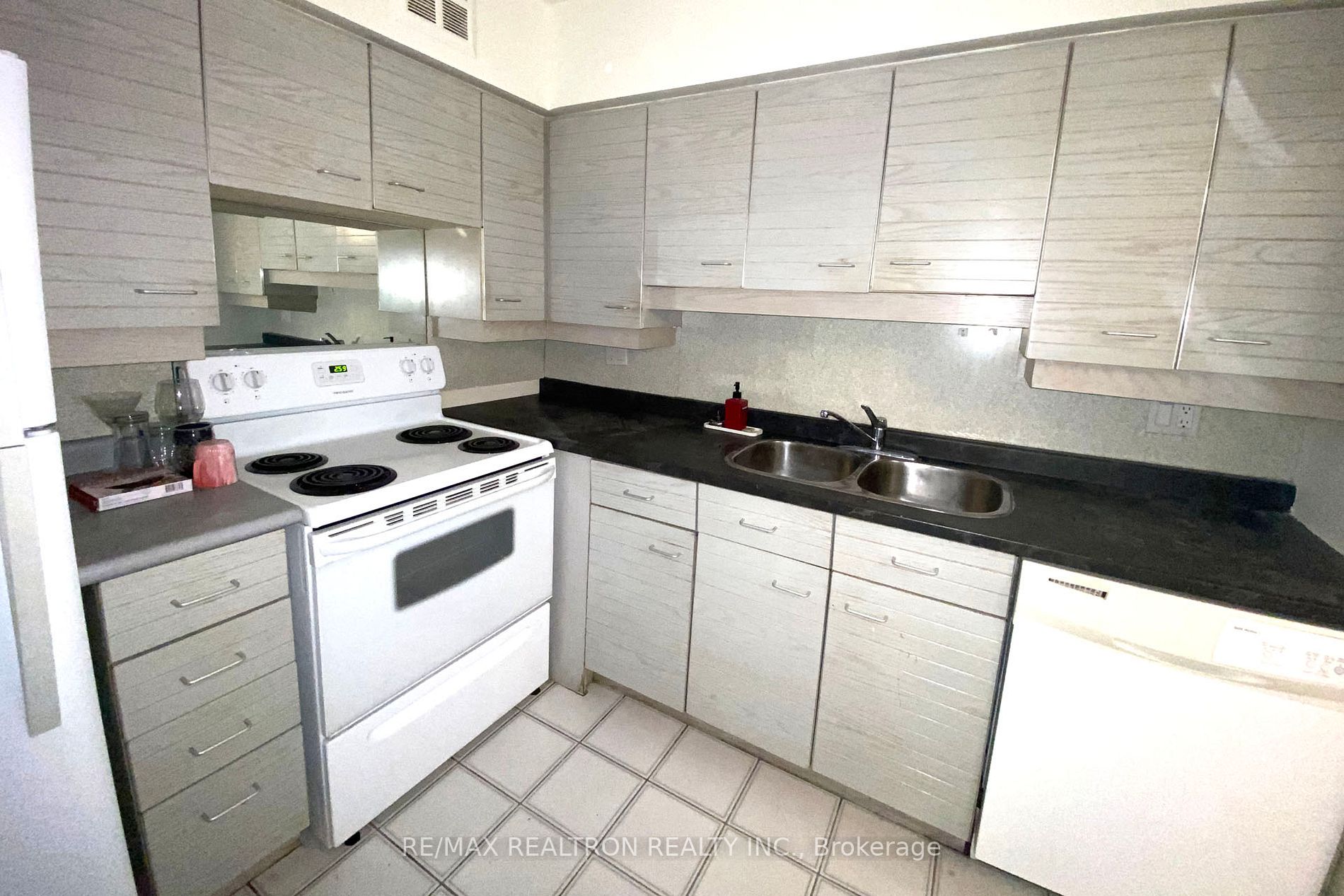 30 Greenfield Avenue, #1412