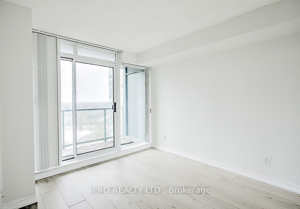 5500 Yonge St, #807