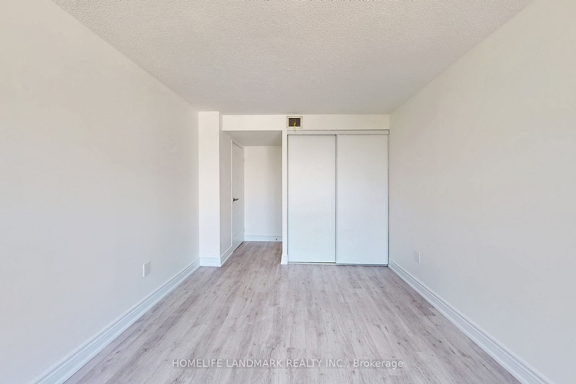 188 Spadina Ave, #303