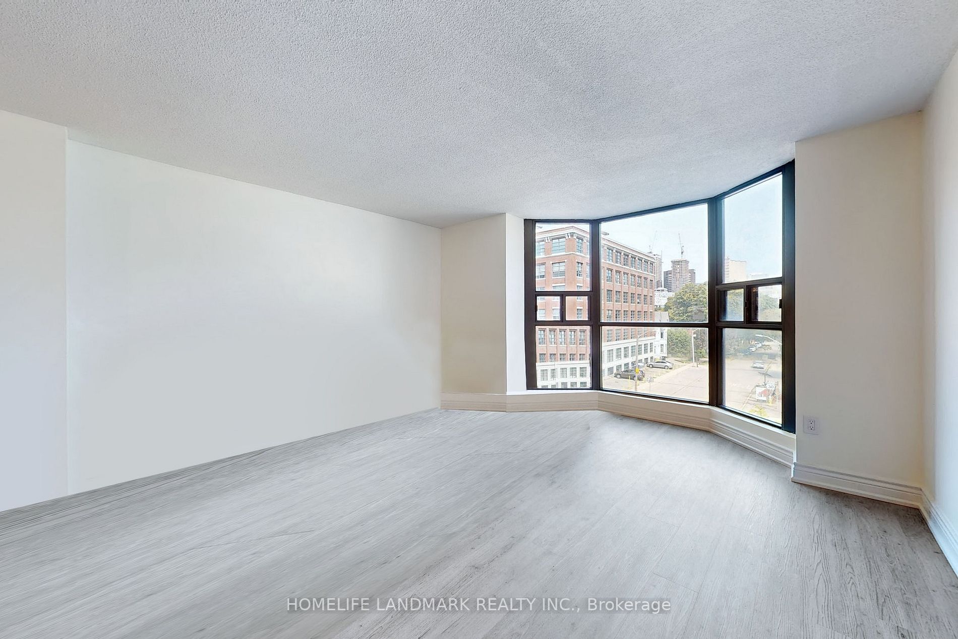 188 Spadina Ave, #303