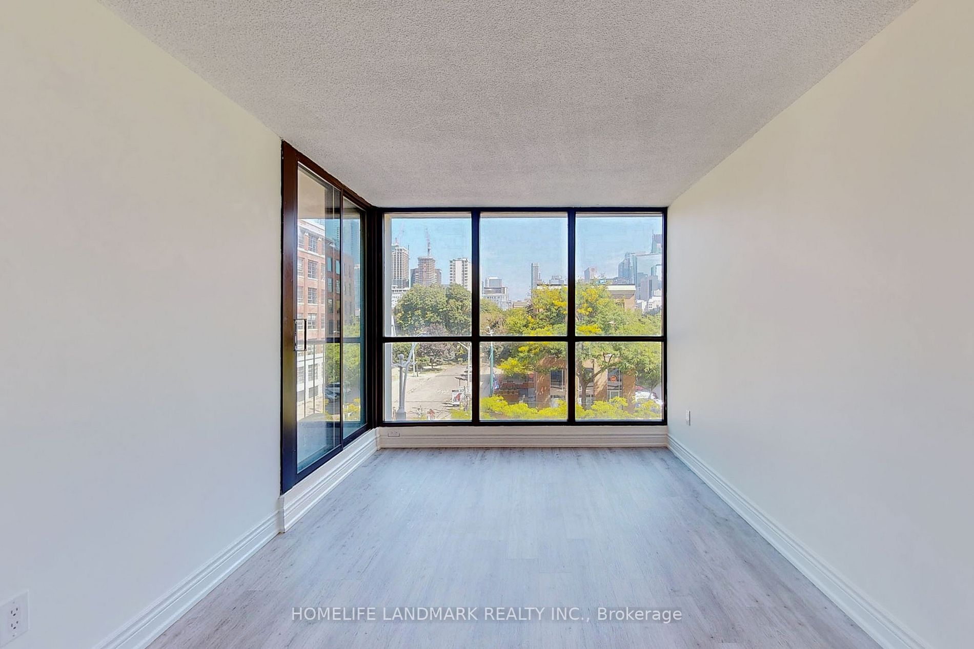 188 Spadina Ave, #303