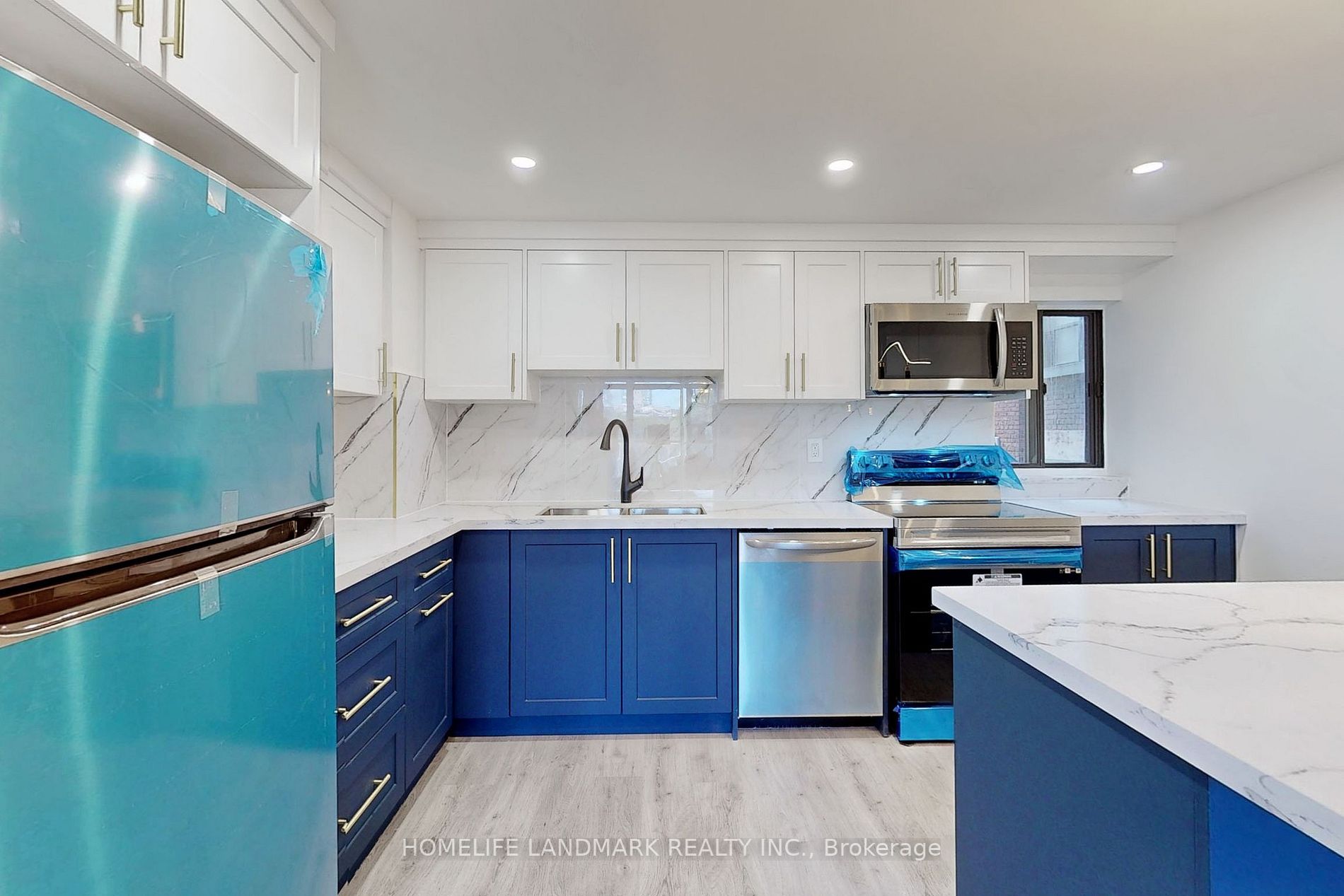 188 Spadina Ave, #303