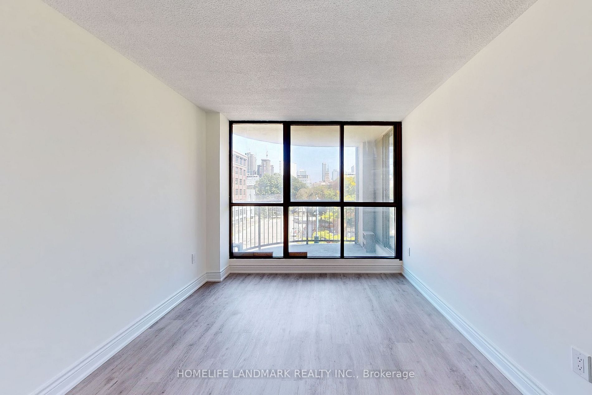 188 Spadina Ave, #303