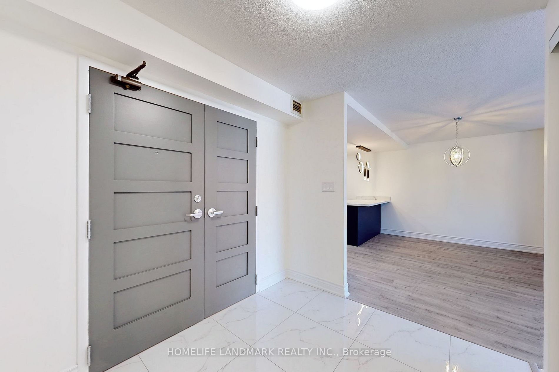 188 Spadina Ave, #303