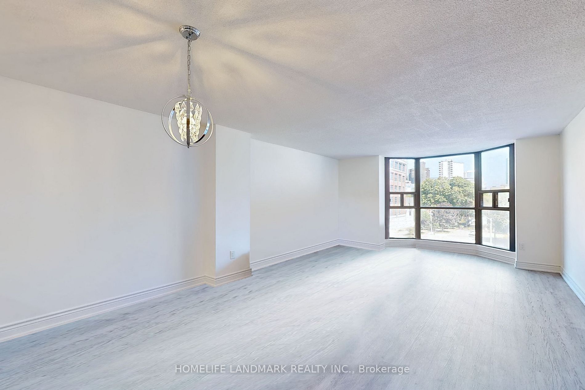 188 Spadina Ave, #303